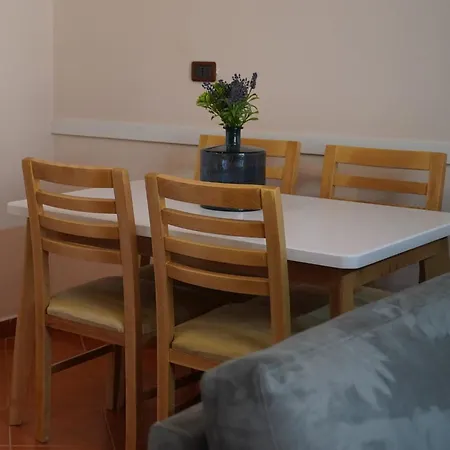 Appartement Stylish Near Center Tirana
